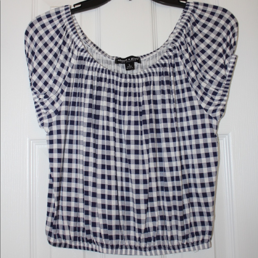 Comfortable, Blue and white checkered crop shirt!✨